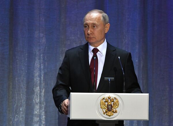 Эриш-аркак жыл. Жээнбеков менен Путиндин көңүлгө уюган сөздөрү Эриш-аркак жыл. Жээнбеков менен Путиндин көңүлгө уюган сөздөрү - Sputnik Кыргызстан