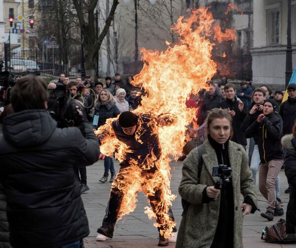 Акция протеста у офиса Зеленского в Киеве - Sputnik Кыргызстан