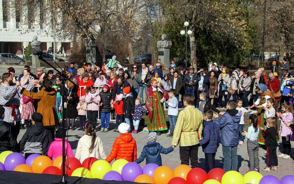 Мероприятие было организовано Русским культурным центром Гармония, входящим в Ассамблею народа Кыргызстана. - Sputnik Кыргызстан