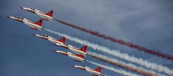 Самолеты-истребители F-5, пилотажной группы ВВС Турции - Sputnik Кыргызстан