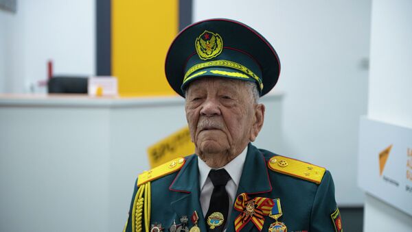 Ветеран ВОВ, писатель и общественный деятель Асек Урманбетов - Sputnik Кыргызстан
