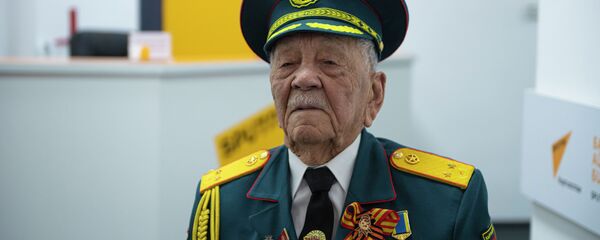 Улуу Ата Мекендик согуштун ардагери, жазуучу жана коомдук ишмер Асек Урманбетов - Sputnik Кыргызстан