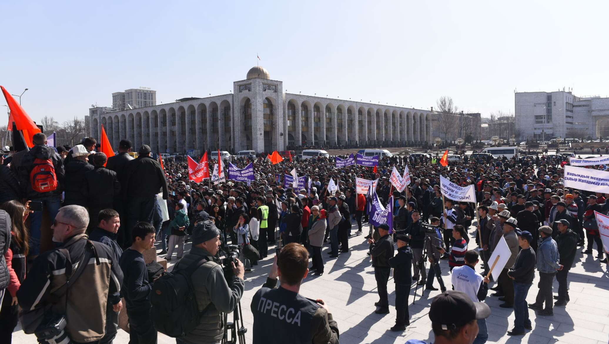 Митинг сторонников Садыра Жапарова в Бишкеке — онлайн-репортаж -  02.03.2020, Sputnik Кыргызстан