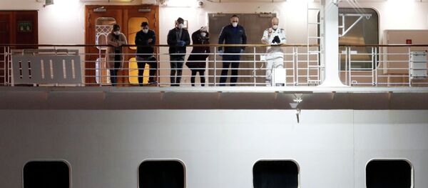 Круизный лайнер Diamond Princess в Йокогаме. Архивное фото - Sputnik Кыргызстан