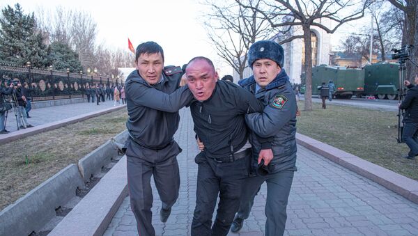 Митинг сторонников Садыра Жапарова на площади Ала-Тоо в Бишкеке - Sputnik Кыргызстан