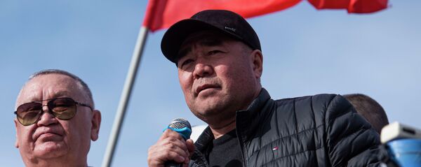 Митинг сторонников Садыра Жапарова на площади Ала-Тоо в Бишкеке - Sputnik Кыргызстан