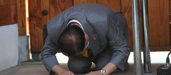 Түштүк Кореяда Храм скинии свидетельства Шинь-чонджи христиан сектасынын башчысы Ли Ман Хи өлкөсүнө коронавирустун жаңы түрүн алардын сектасы жайылтканы үчүн кечирим сурады - Sputnik Кыргызстан