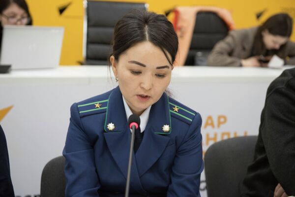 Скандал с учебниками в КР: нарушения на миллионы сомов выявила прокуратура Скандал с учебниками в КР: нарушения на миллионы сомов выявила прокуратура - Sputnik Кыргызстан