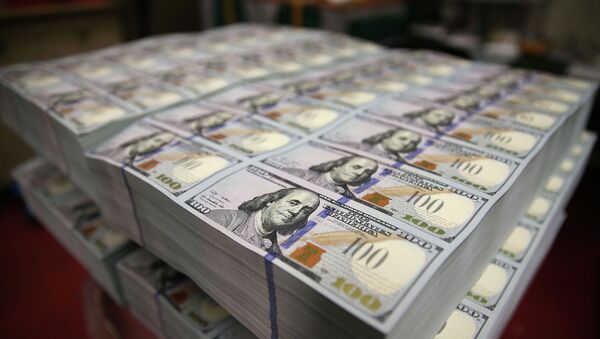 Банкноты номиналом в 100 долларов пачками. Архивное фото - Sputnik Кыргызстан