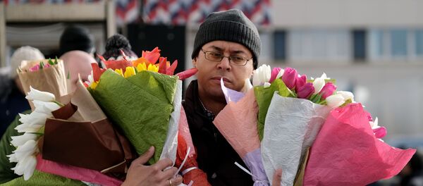 Продажа цветов к 8 Марта - Sputnik Кыргызстан