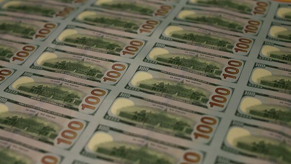 Банкноты номиналом в сто долларов. Архивное фото - Sputnik Кыргызстан
