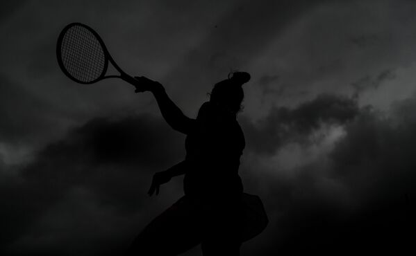 Сара Соррибес Тормо в матче женского одиночного разряда Открытого чемпионата Франции по теннису против Элисон ван Эйтванк - Sputnik Кыргызстан