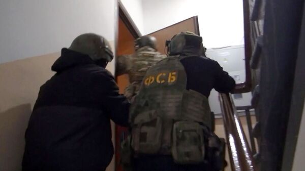 Сотрудники ФСБ России во время операции по задержанию подозреваемых - Sputnik Кыргызстан