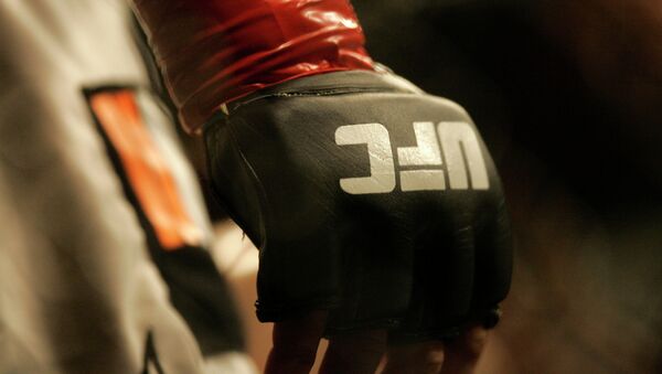Логотип UFC на перчатке. Архивное фото - Sputnik Кыргызстан