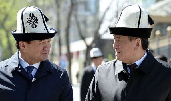 Президент Кыргызстана Сооронбай Жээнбеков и премьер-министр КР Мухаммедкалый Абылгазиев - Sputnik Кыргызстан