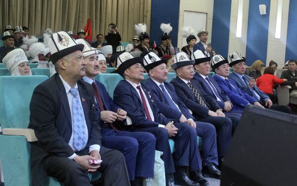 Посол КР в РФ Аликбек Джекшенкулов поблагодарил соотечественников за большой вклад в популяризацию ак калпака за рубежом - Sputnik Кыргызстан