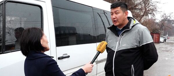 Скандал в маршрутке — версия водителя, вытолкавшего женщину с ребенком. Видео - Sputnik Кыргызстан