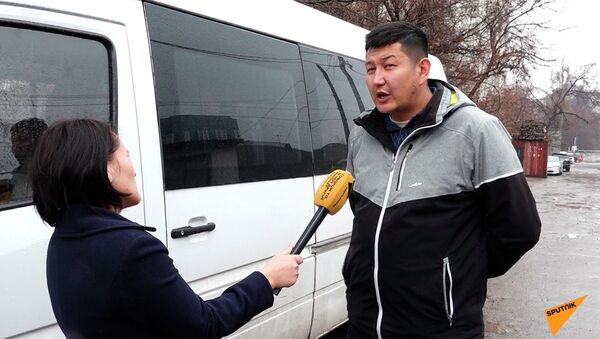 Скандал в маршрутке — версия водителя, вытолкавшего женщину с ребенком. Видео - Sputnik Кыргызстан