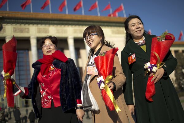 Женщины-делегаты прибывают в Дом народных собраний в Пекине - Sputnik Кыргызстан