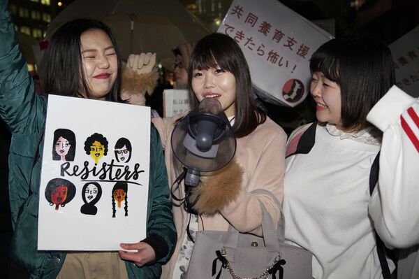 Демонстрация за гендерное равенство в Международный женский день в Токио - Sputnik Кыргызстан