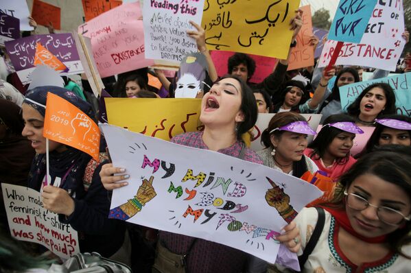 Женщины на демонстрации в Международный женский день в Пакистане - Sputnik Кыргызстан