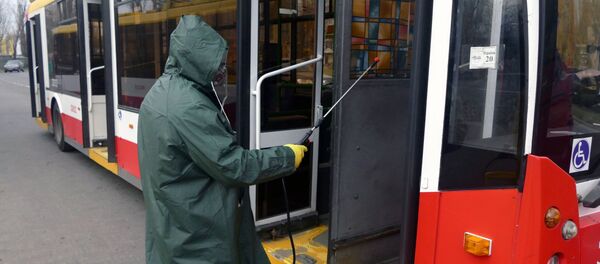 Троллейбустун салонун дезинфекциялоо. Архив - Sputnik Кыргызстан