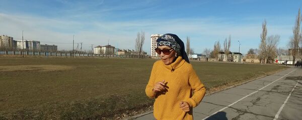 Сейдакматова: карылыктын өзүнүн жакшы жактары бар экен. Видео маек Сейдакматова: карылыктын өзүнүн жакшы жактары бар экен. Видео маек - Sputnik Кыргызстан