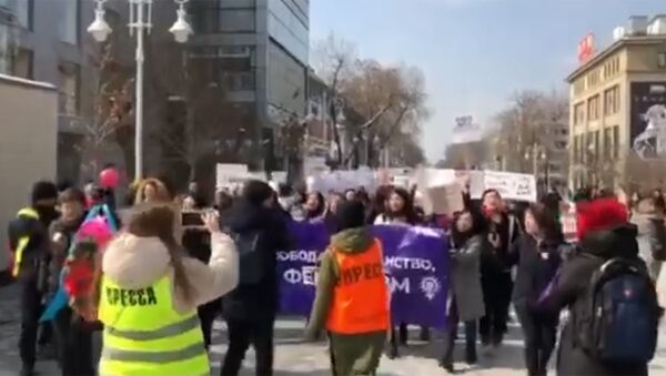 А в Алматы провели! Видео с марша феминисток в Казахстане - Sputnik Кыргызстан