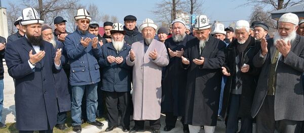 Кыргызстан мусулмандарынын Дин башкармалыгы коронавирус коркунучунан улам кудайдан амандык, биримдик жана тынчтык тилеп түлөө өткөрдү - Sputnik Кыргызстан