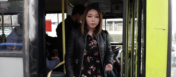 Как бишкекчане платят за проезд после внедрения Тулпара — видео Как бишкекчане платят за проезд после внедрения Тулпара — видео - Sputnik Кыргызстан