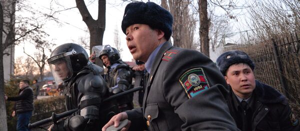 Митинг сторонников Садыра Жапарова на площади Ала-Тоо в Бишкеке Митинг сторонников Садыра Жапарова на площади Ала-Тоо в Бишкеке - Sputnik Кыргызстан