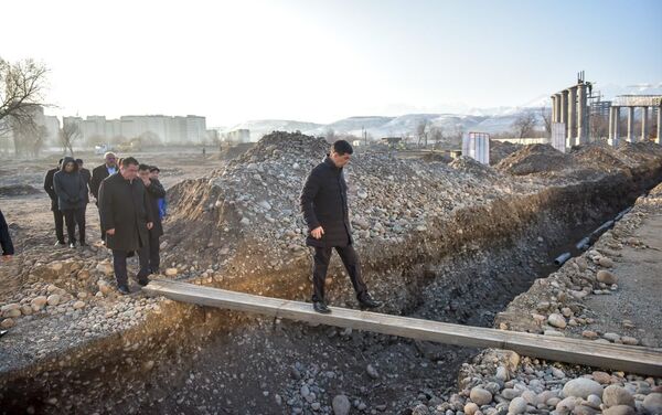 Сейчас идут земельные и ирригационные работы, проводится водоснабжение, строительство входной группы - Sputnik Кыргызстан