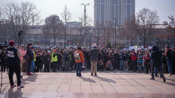 Митинг за права женщин в центре Бишкека - Sputnik Кыргызстан