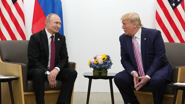 Президент РФ Владимир Путин и президент США Дональд Трампом. Архивное фото - Sputnik Кыргызстан