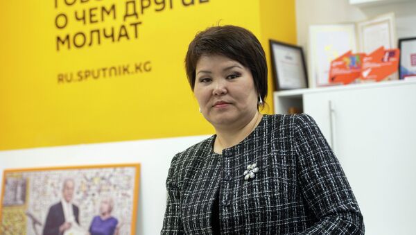 Билим берүү жана илим министрлигинин Мамлекеттик тилди өнүктүрүү секторунун башчысы Гүлнара Ибраимова - Sputnik Кыргызстан
