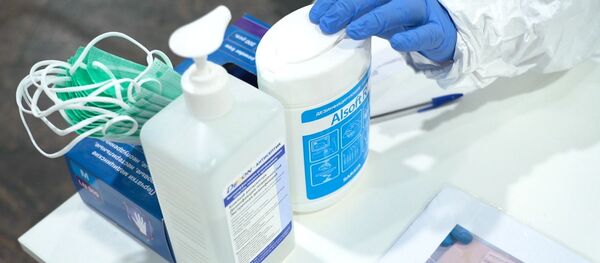 Медицинские маски и антисептики. Архивное фото - Sputnik Кыргызстан