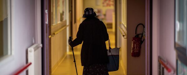 Ситуация в Франции из-за вспышки коронавируса Ситуация в Франции из-за вспышки коронавируса - Sputnik Кыргызстан