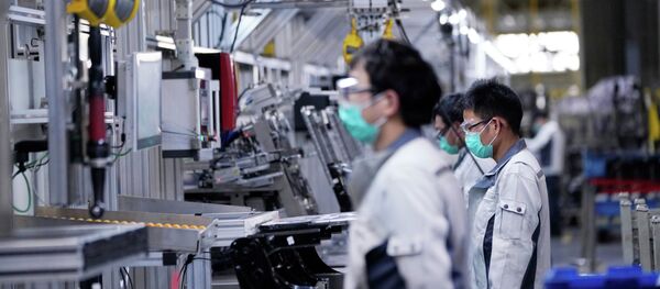 Сотрудники завода Yanfeng Adient в Шанхае. Архивное фото - Sputnik Кыргызстан