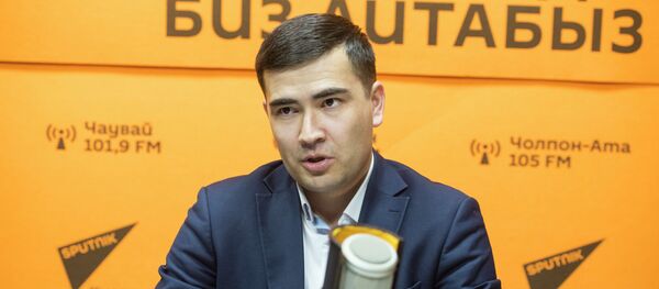 Мамлекеттик каттоо кызматынын (МКК) кыймылдуу мүлктү каттоо бөлүмүнүн башчысы Бахтияр Кучумкулов Мамлекеттик каттоо кызматынын (МКК) кыймылдуу мүлктү каттоо бөлүмүнүн башчысы Бахтияр Кучумкулов - Sputnik Кыргызстан