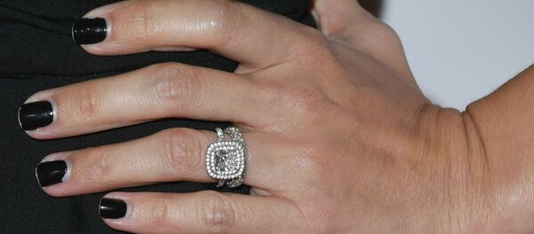 Кыздын колундагы бриллиант шакектер - Sputnik Кыргызстан