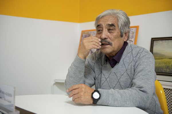 Кызды өбө коём деп иштен айдалып кете жаздагам. Алтынбек Сапаралиев менен маек Кызды өбө коём деп иштен айдалып кете жаздагам. Алтынбек Сапаралиев менен маек - Sputnik Кыргызстан