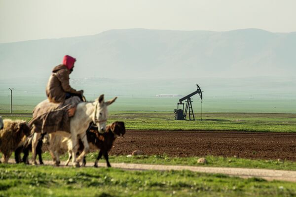 Нефтяное месторождение в сирийской провинции Эль-Хасака - Sputnik Кыргызстан