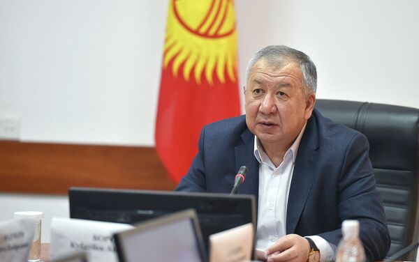 По словам первого вице-премьера Кубатбека Боронова, вчера на отдельных рынках наблюдался ажиотаж. - Sputnik Кыргызстан
