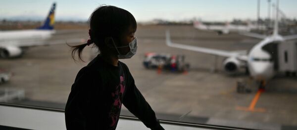 Ребенок в медицинской маске. Архивное фото Ребенок в медицинской маске. Архивное фото - Sputnik Кыргызстан