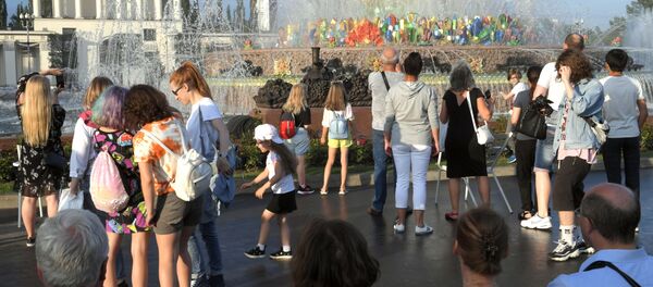 Москвадагы жайында кишилер эс алып жүрөт - Sputnik Кыргызстан