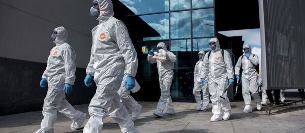 Испаниядагы Гранада шаарында аскер кызматкерлери коопсуз костюмчан жумуш учурунда. Архив - Sputnik Кыргызстан