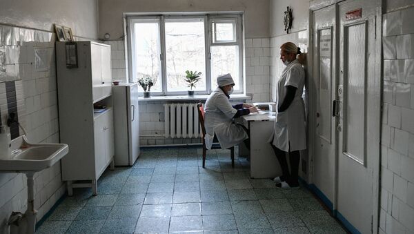Медициналык кызматкерлер ооруканада иш учурунда. Архив - Sputnik Кыргызстан
