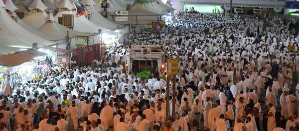 Паломники во время хаджа в Саудовской Аравии - Sputnik Кыргызстан