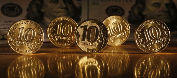 Денежные купюры: доллары и рубли. Архивное фото - Sputnik Кыргызстан