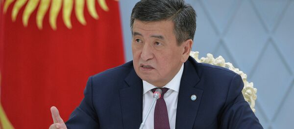 Президент КР Сооронбай Жээнбеков встретился с торага Жогорку Кенеша Дастанбеком Джумабековым, премьер-министром Мухаммедкалыем Абылгазиевым и лидерами парламентских фракций - Sputnik Кыргызстан